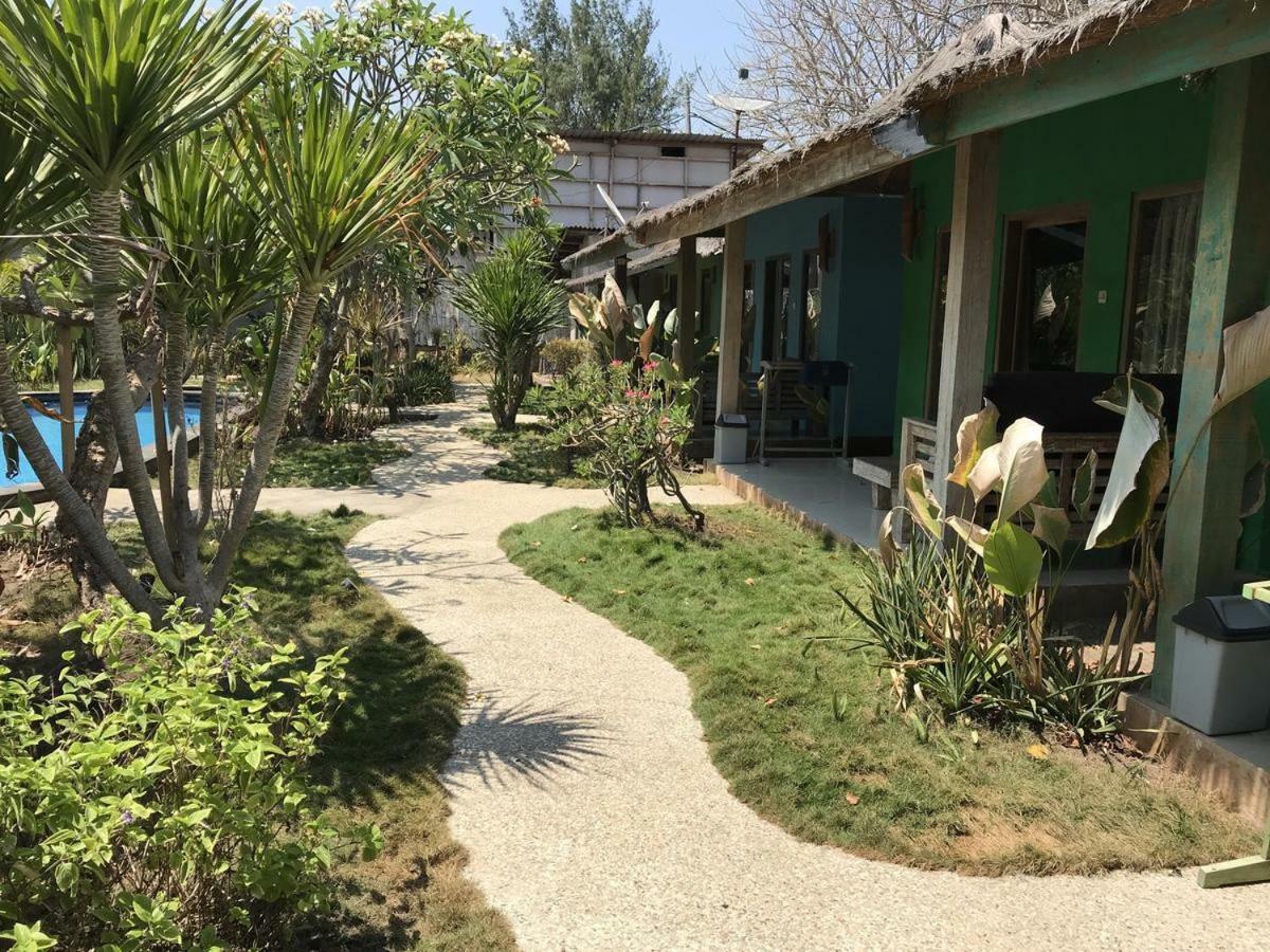 Maha Putri Bungalows กีลีตราวางัน ภายนอก รูปภาพ